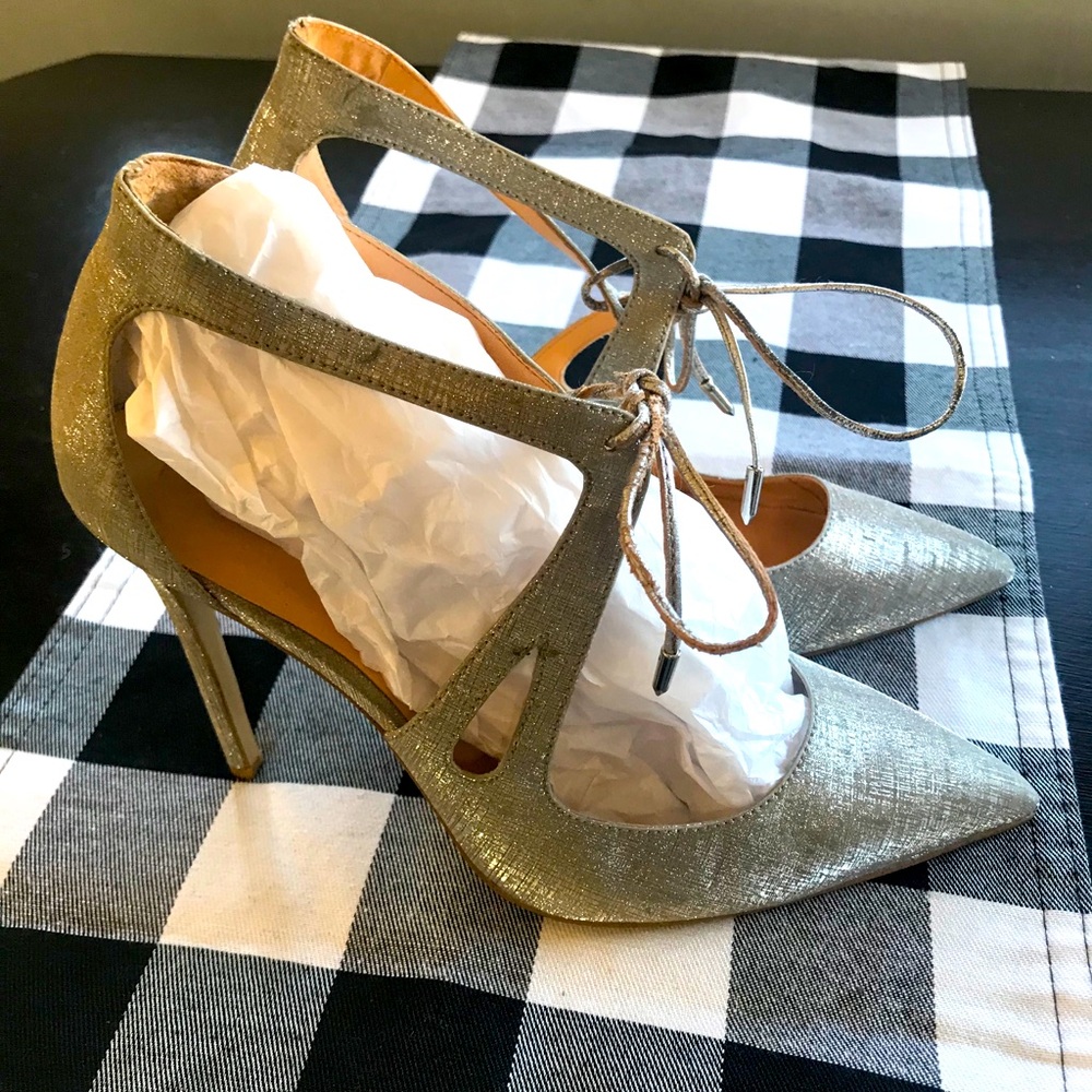 Pointed toe, silver heels